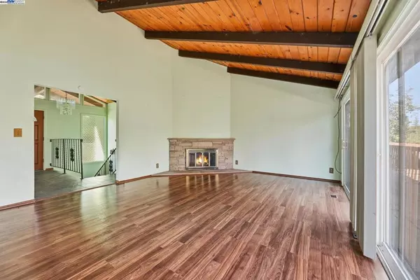 Oakland, CA 94605,85 Sequoyah View