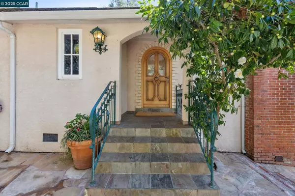 Orinda, CA 94563-1527,40 Las Palomas