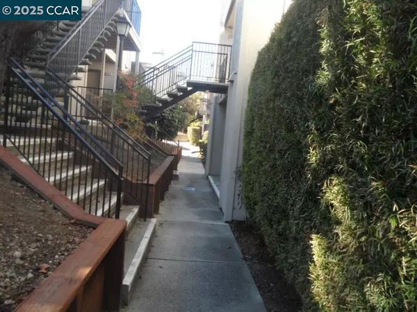 Martinez, CA 94553,1405 Hull Ln