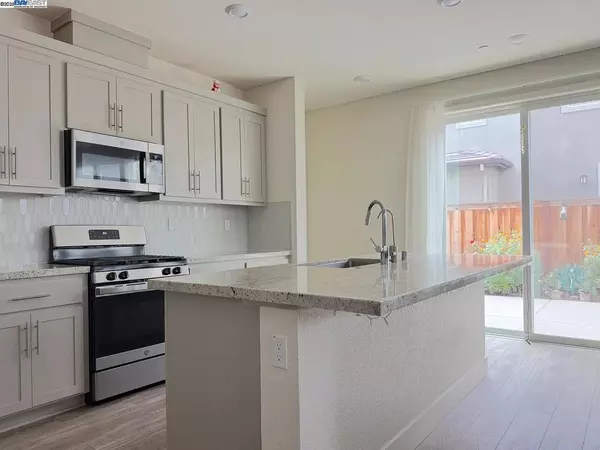 Lathrop, CA 95330,2151 Daimler St