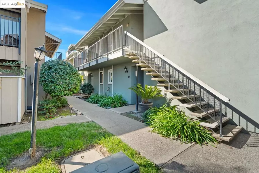 3720 W Benjamin Holt DR #APT 10, Stockton, CA 95219