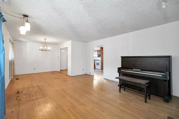 Hayward, CA 94544,266 Gloria St