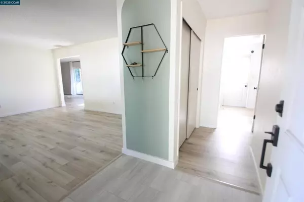 Isleton, CA 95641,10 School St