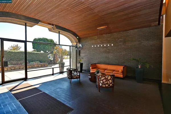 Oakland, CA 94612,1555 Lakeside Drive #184