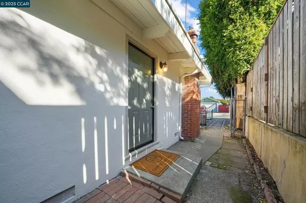 El Sobrante, CA 94803,3950 Milton Dr