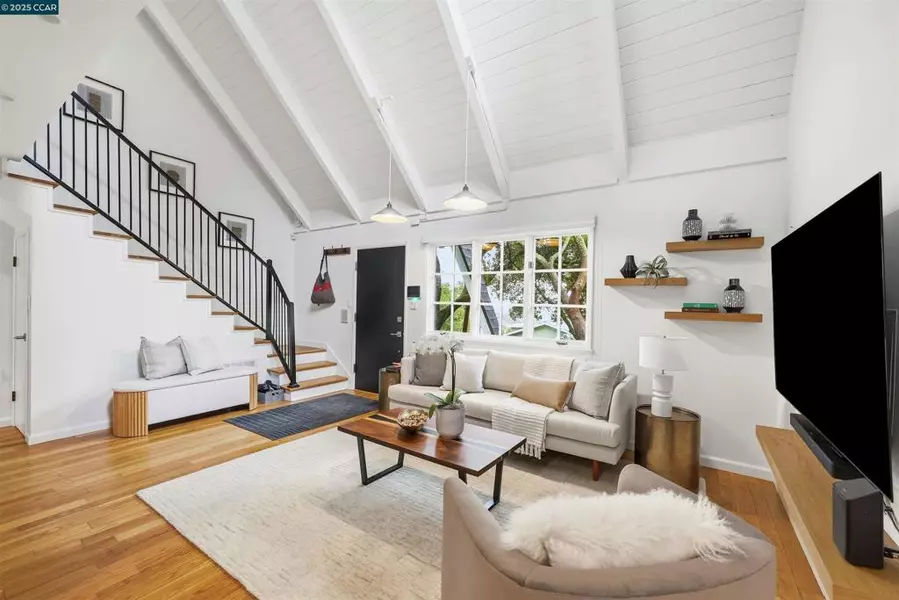 129 Spring Rd, Orinda, CA 94563