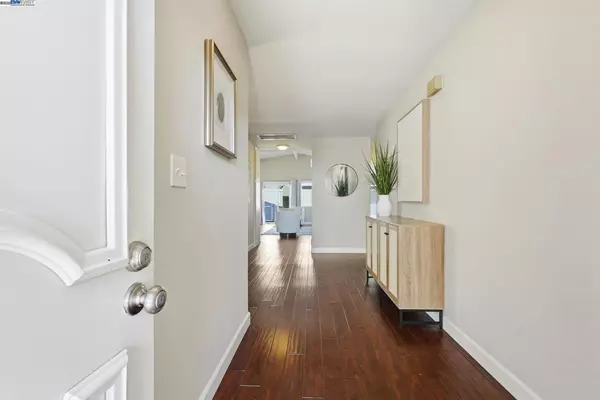 Castro Valley, CA 94552,18660 E Cavendish Dr