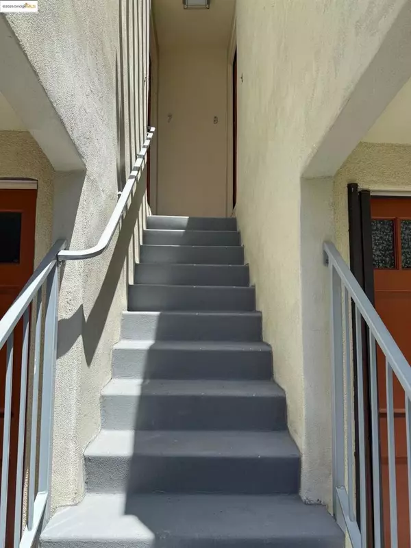 San Diego, CA 92103,4057 Brant St #8