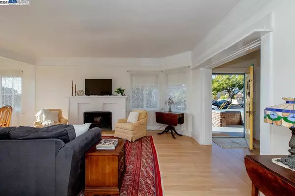 Alameda, CA 94501,2000 Clinton Ave