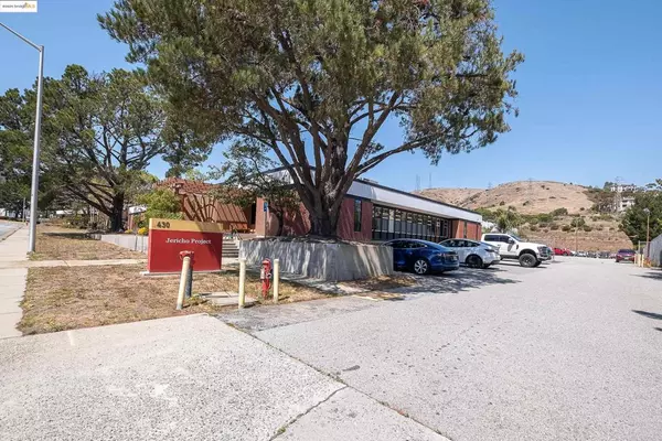 Brisbane, CA 94005,430 Valley Dr