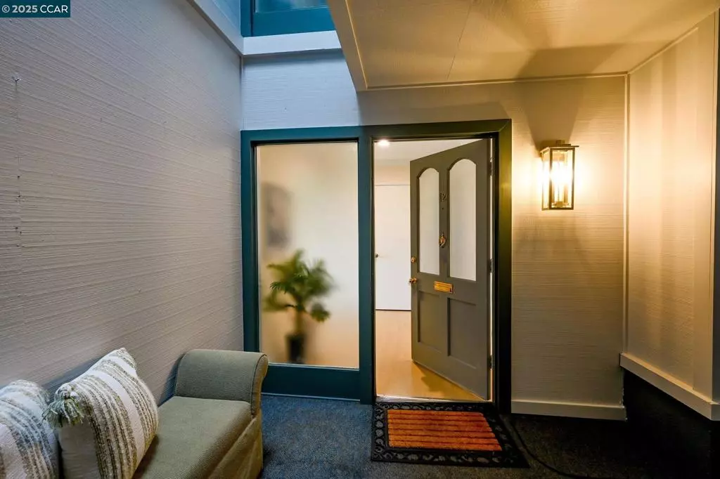 Walnut Creek, CA 94595,1549 Oakmont Dr #12