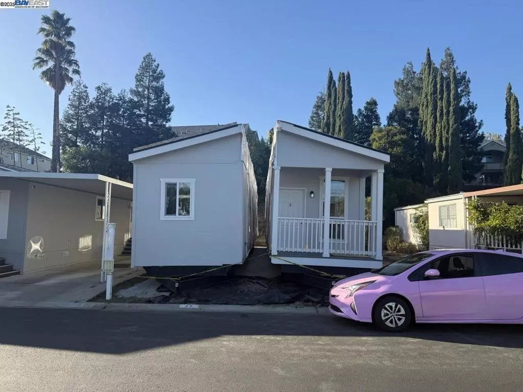 Campbell, CA 95008,870 Camden