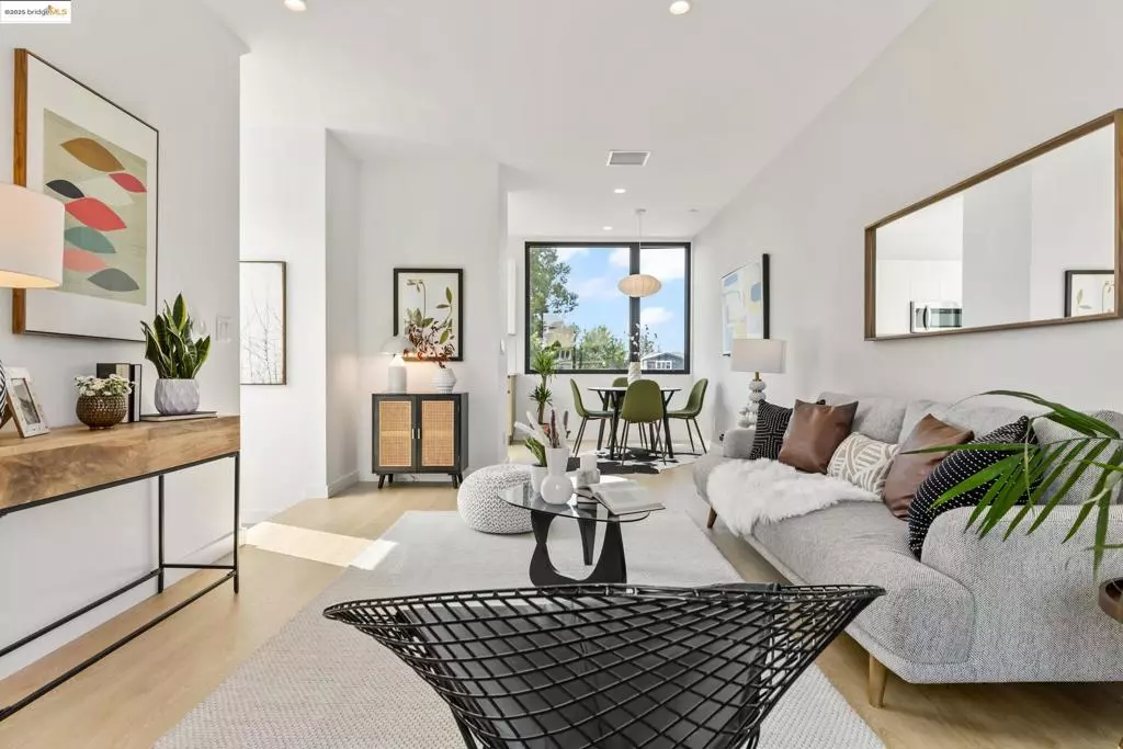 Oakland, CA 94602,1235 Hampel St.