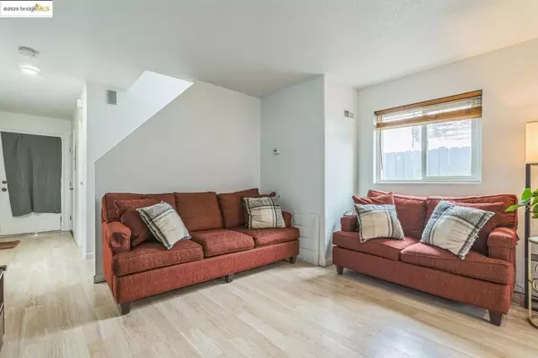 Oakland, CA 94607,874 Pine ST