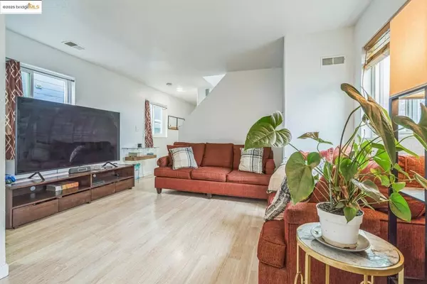 Oakland, CA 94607,874 Pine ST