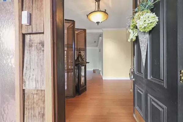 Lafayette, CA 94549,799 Moraga Rd