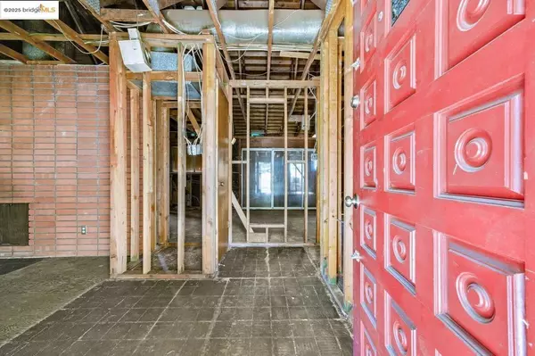 Oakland, CA 94605,11201 Lochard Street