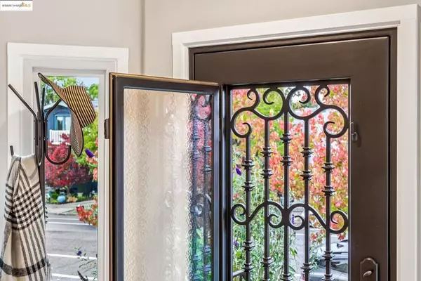 Albany, CA 94706,1498 Posen Ave