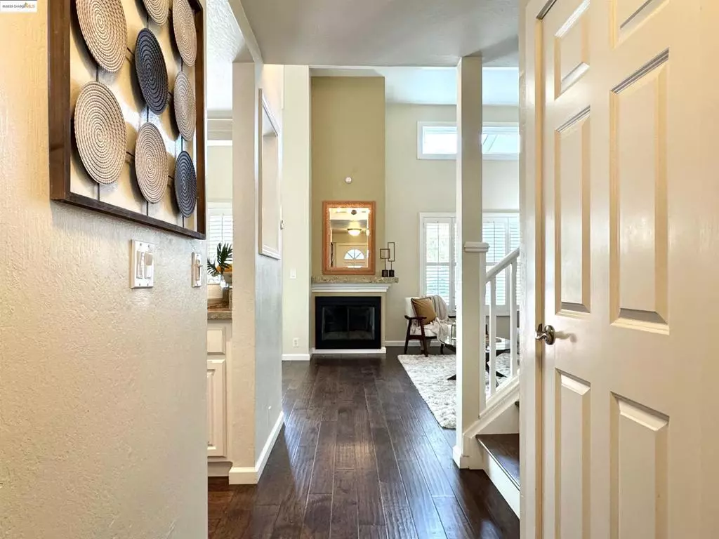 San Mateo, CA 94403,3365 Los Prados St