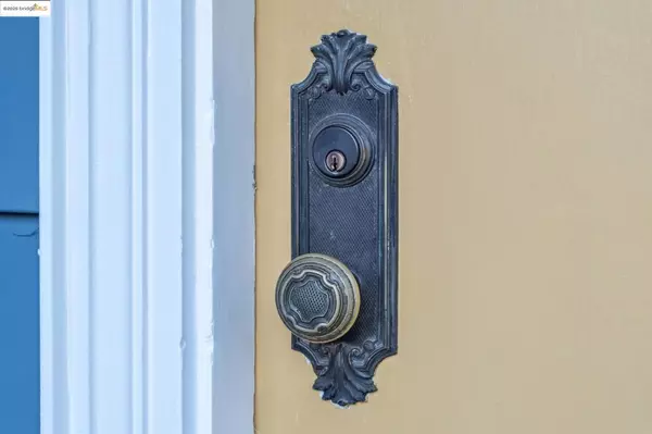 Oakland, CA 94611,4117 Gilbert St