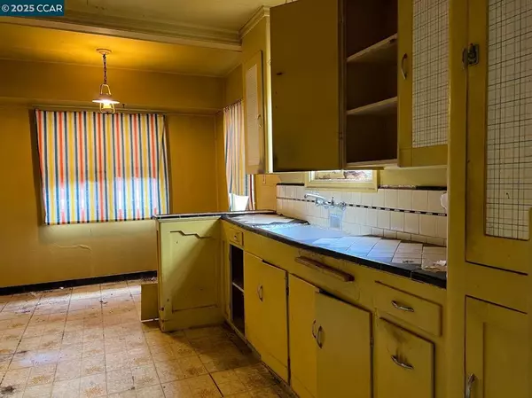 Oakland, CA 94605,8359 Ney Ave