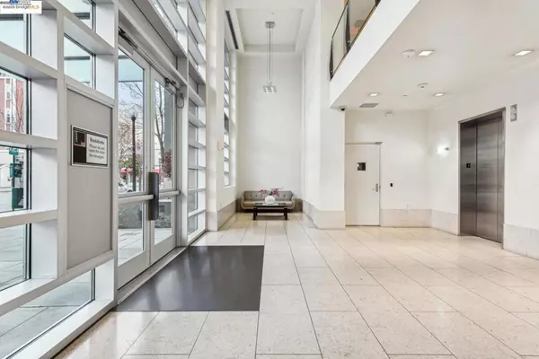 Oakland, CA 94607,585 9th #422