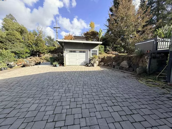 Castro Valley, CA 94546,18338 Redwood Rd