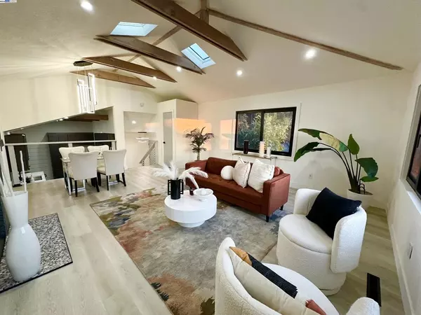 Oakland, CA 94605-3320,2930 PARKER AVE