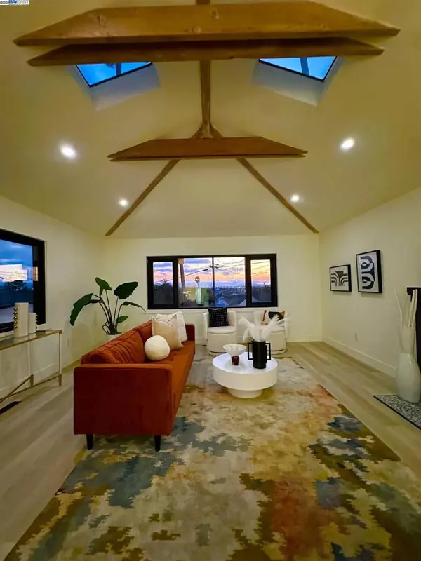 Oakland, CA 94605-3320,2930 PARKER AVE