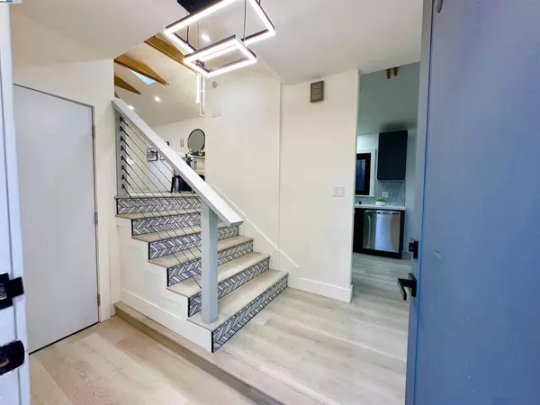 Oakland, CA 94605-3320,2930 PARKER AVE