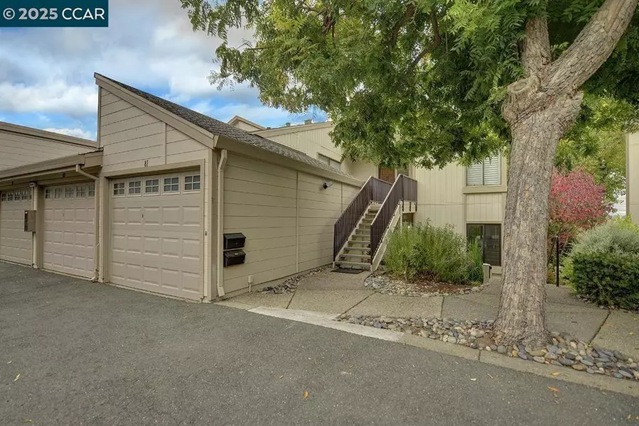 3350 Rossmoor Pkwy #4, Walnut Creek, CA 94595-3830