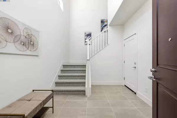 Dublin, CA 94568,5581 Dublin Blvd