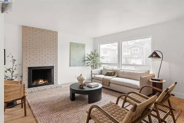 Pacifica, CA 94044,121 Beachview Ave