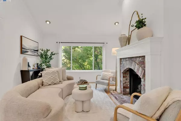 394 Camelback Rd, Pleasant Hill, CA 94523