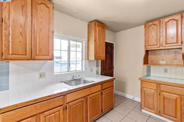 Redwood City, CA 94063,2825 Marlborough Avenue