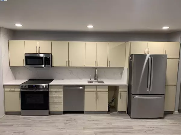 San Francisco, CA 94110,450 San Bruno Ave #2