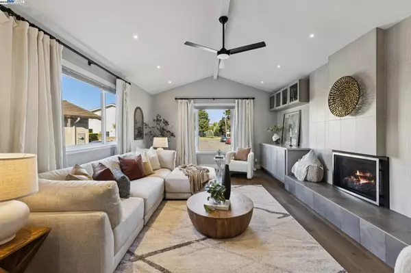 Alameda, CA 94501,927 Fountain St