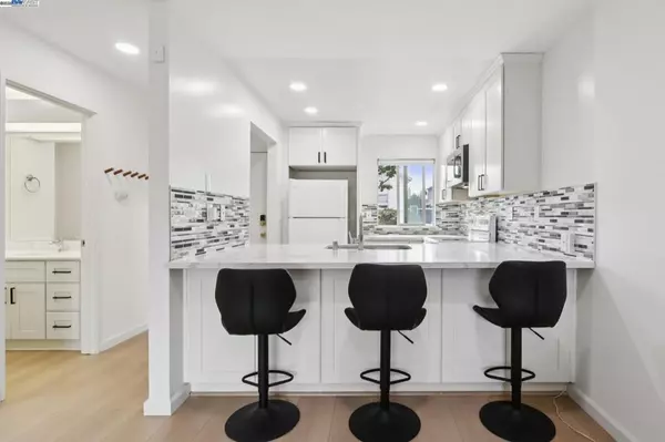 Alameda, CA 94502,3523 Oleander Ave