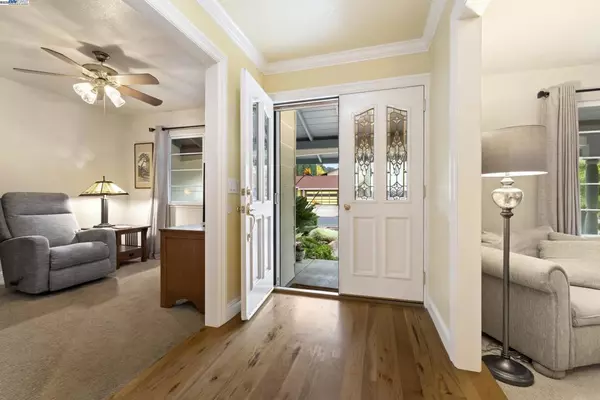 Pleasanton, CA 94588,5145 Springdale Ave