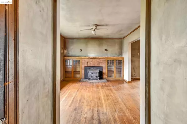 Oakland, CA 94605,4017 Altamont Ave