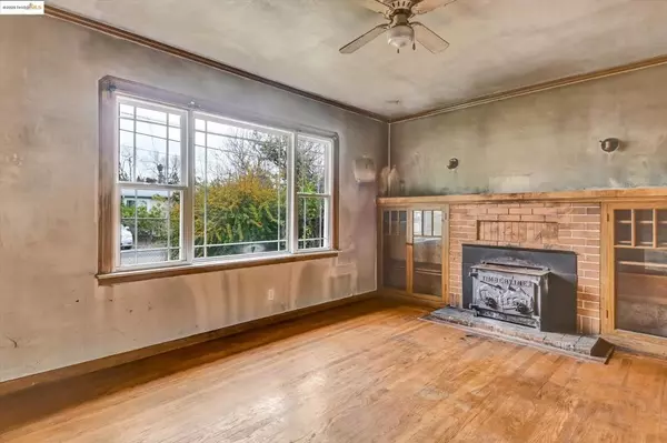 Oakland, CA 94605,4017 Altamont Ave