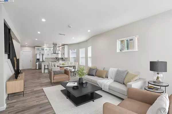 Oakland, CA 94606,842 E 17th St