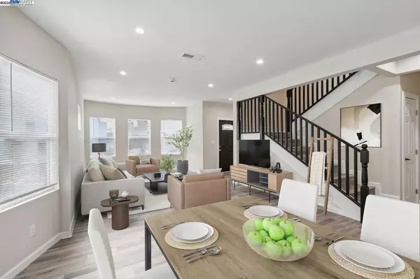 Oakland, CA 94606,842 E 17th St