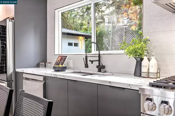 Orinda, CA 94563,7 Los Amigos