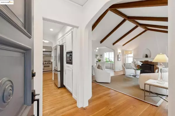 Oakland, CA 94602,906 Glendome Cir