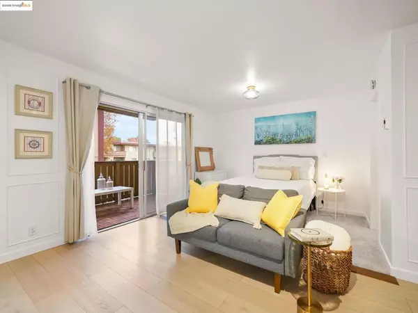 Alameda, CA 94501,1321 Webster St #D212