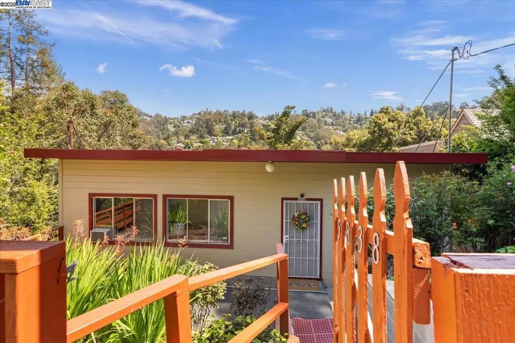 Oakland, CA 94611,5838 Nottingham Dr