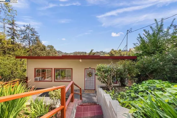 Oakland, CA 94611,5838 Nottingham Dr