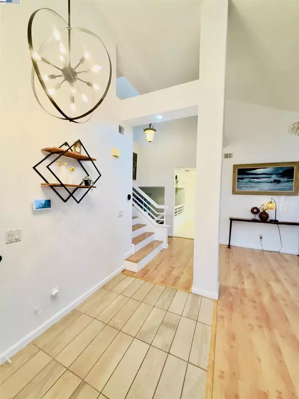 Pinole, CA 94564-2683,512 Bantry Rd