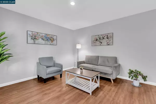 Patterson, CA 95363,432 Red Robin Dr